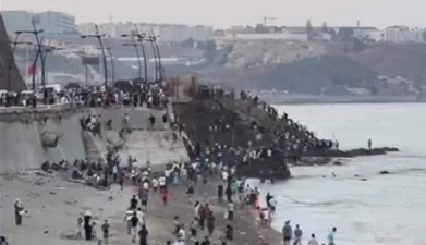 Krisis Ceuta Memanas: Ribuan Migran Maroko Nekat Terobos Perbatasan Spanyol, Militer Dikerahkan!