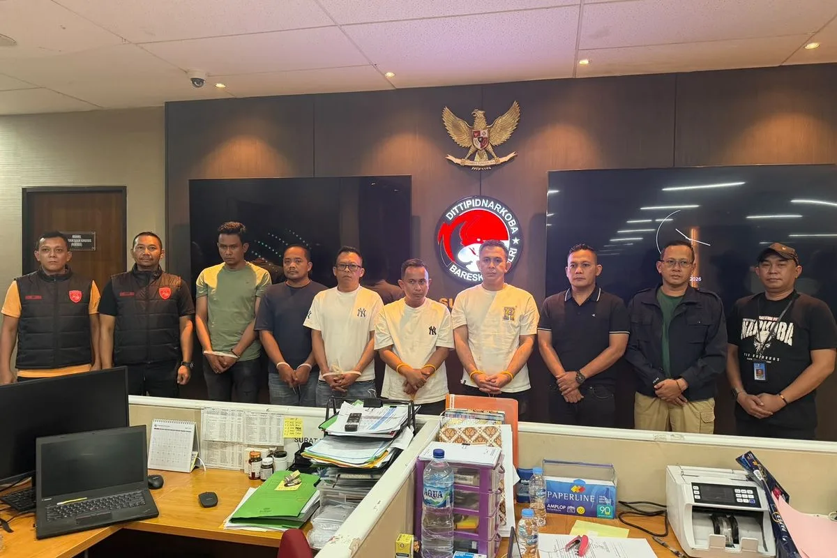 Pagar Makan Tanaman! Kasat Narkoba Polres Tangsel dan 7 Oknum Polisi Diringkus Bareskrim, Diduga Sindikat Peredaran Narkoba!