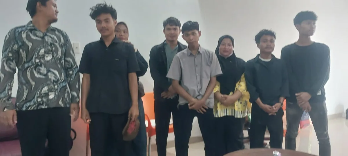KEJAM! Diperas Tenaganya Hingga Dini Hari Demi Program Gizi Nasional, 9 Pekerja Kecil di Deli Serdang Dipecat Sepihak Lewat Telepon!