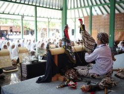 Kemkomdigi edukasi santri jadi Sahabat Tunas lewat wayang golek