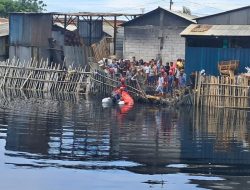 Seorang pria tewas tenggelam di kali di Jakut diduga terpeleset