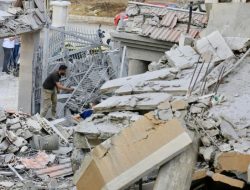 Melihat dampak serangan udara Israel yang intens di Lebanon selatan