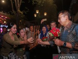 Menbud serahkan alat musik dan perkuat Seni Jalanan Malioboro