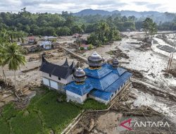 Sebanyak 69 korban banjir bandang di Palembayan belum ditemukan