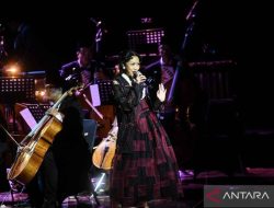 Pertunjukan orkestra Jakarta Philharmonic Orchestra hibur pengunjung di Taman Ismail Marzuki