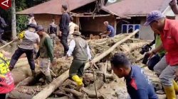 Polda Riau kerahkan ratusan personel evakuasi korban banjir di Agam