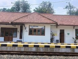Stasiun Plabuan: Eksotisme Rel Kereta di Tepi Laut Jawa