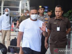 Hukum sepekan, OTT Gubernur Riau-Densus 88 dalami ledakan SMAN 72