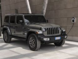 Ribuan mobil hybrid Jeep ditarik karena masalah pada mesin